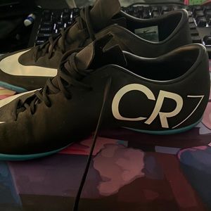 Cr7 futsal shoes